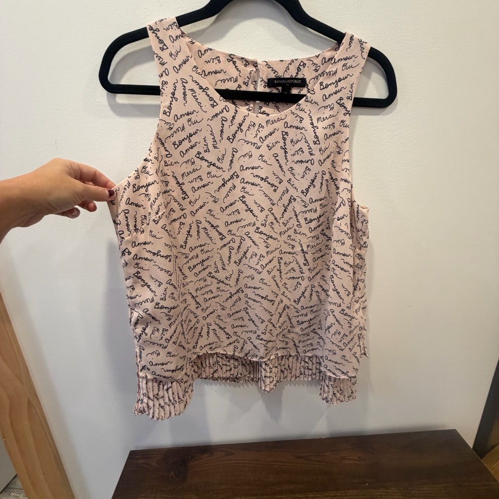 ✅ Banana Republic medium tank top shell Pink French Text Blouse ruffle layer